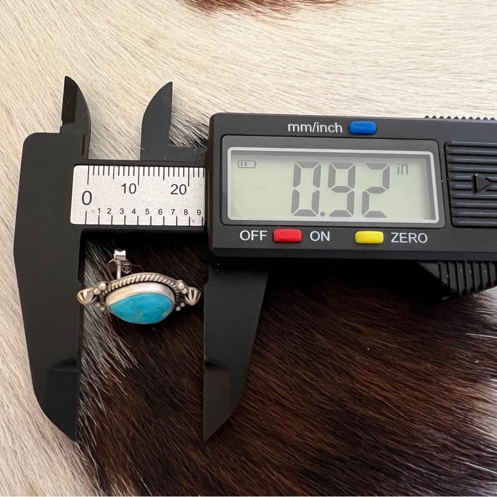 ❤️ Blue Ridge Turquoise Matte Sterling Teardrop Navajo Style Stud Earrings .92”L - Picture 9 of 11
